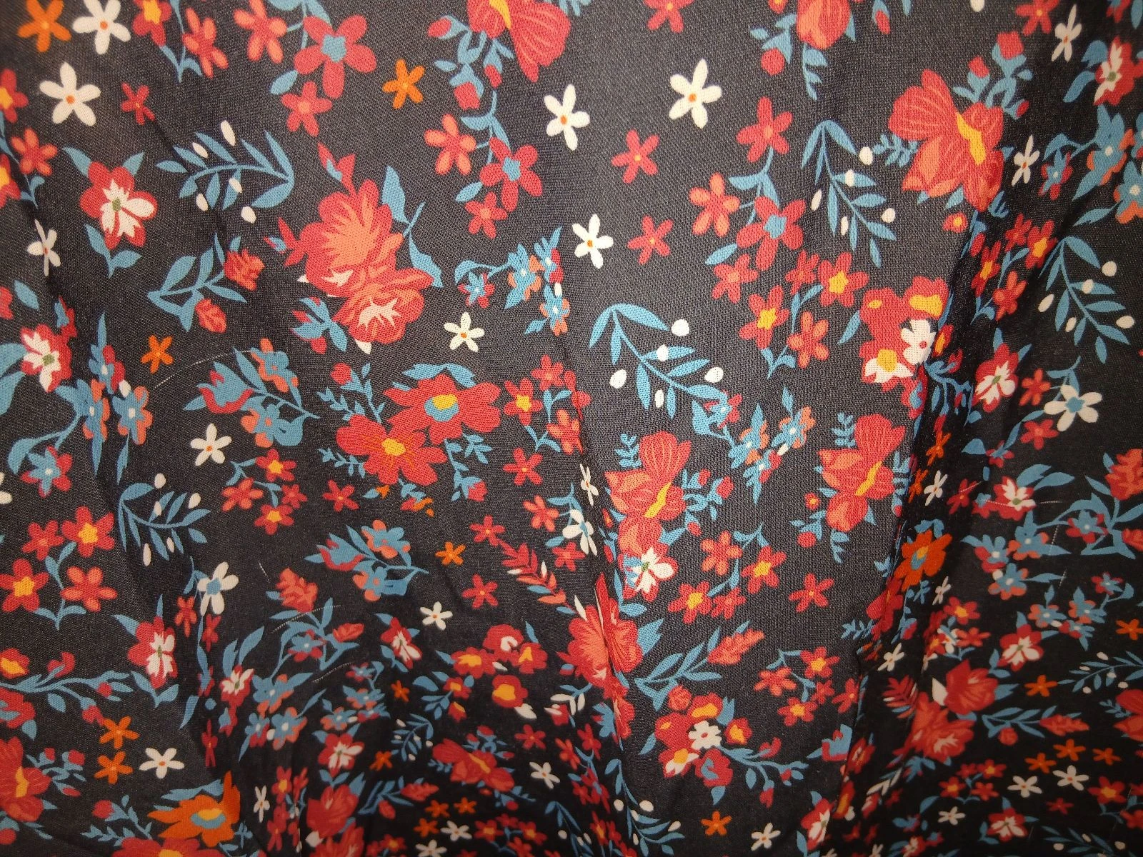 Top fluido con estampado floral estilo bohemio con detalles de encaje – Talla L – photo 6